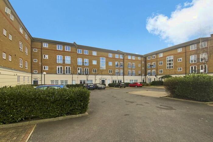 2 Bedroom Flat To Rent In Fuller Close, Shoreditch, E2