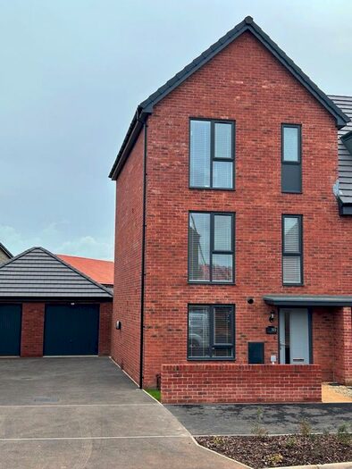 4 Bedroom Town House To Rent In Dowsell Way, Yate, Bristol, BS37