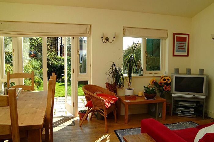 3 Bedroom Property To Rent In Pulborough Road, Southfields, London, SW18