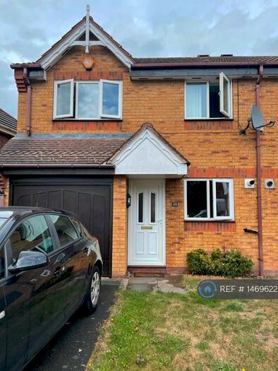 3 Bedroom Semi-Detached House To Rent In Standbridge Way, Tipton, DY4