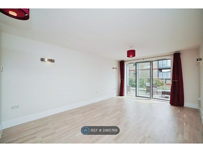 1 Bedroom Flat To Rent In Lyndale House, Kingston Upon Thames, KT1