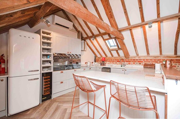 2 Bedroom Barn Conversion To Rent In Roughton, NR11