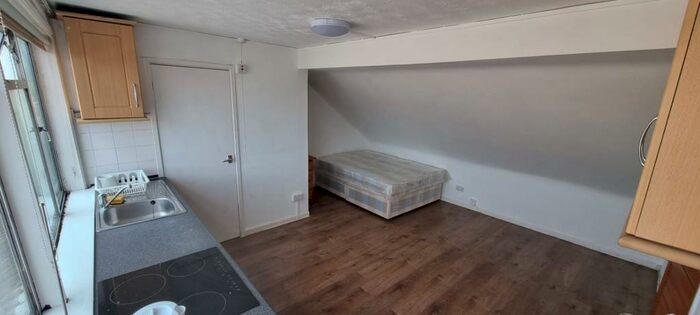 Studio To Rent In Green Lane, Ilford, IG1