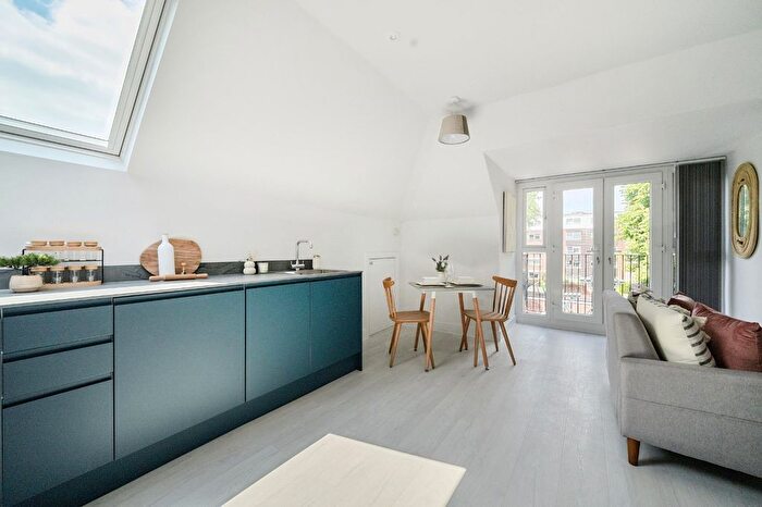 1 Bedroom Flat For Sale In Mitchell House, Westwood Road, Southampton, Hampshire, SO17
