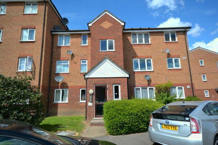 Studio To Rent In Express Drive, Ilford, IG3