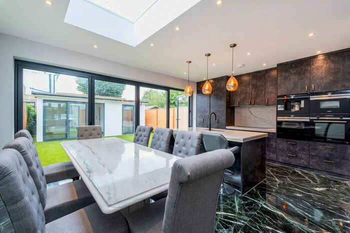 3 Bedroom Semi-detached House To Rent In Popes Lane, Ealing, London, W5