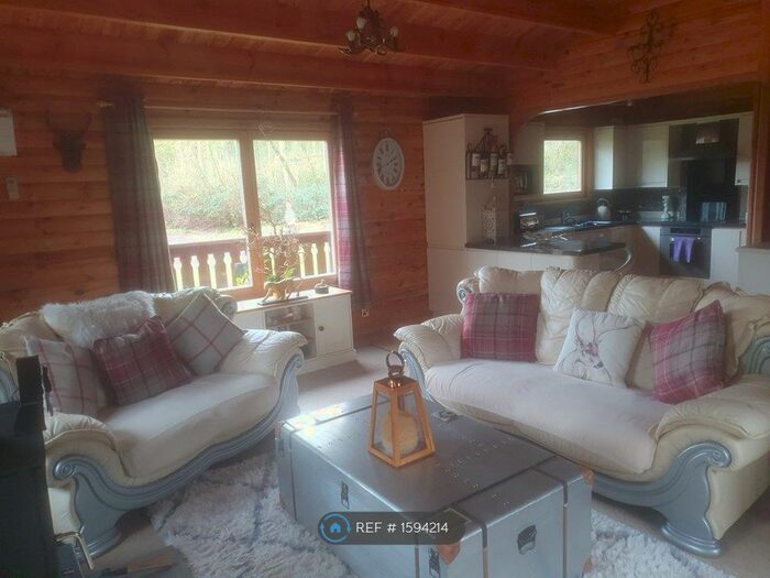 3 Bedroom Bungalow To Rent In Log Cabins, Louth, LN11
