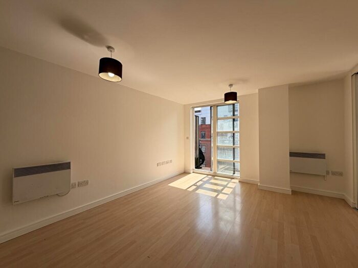 2 Bedroom Apartment To Rent In The Quadrangle, Lower Ormond Street, Manchester, M1