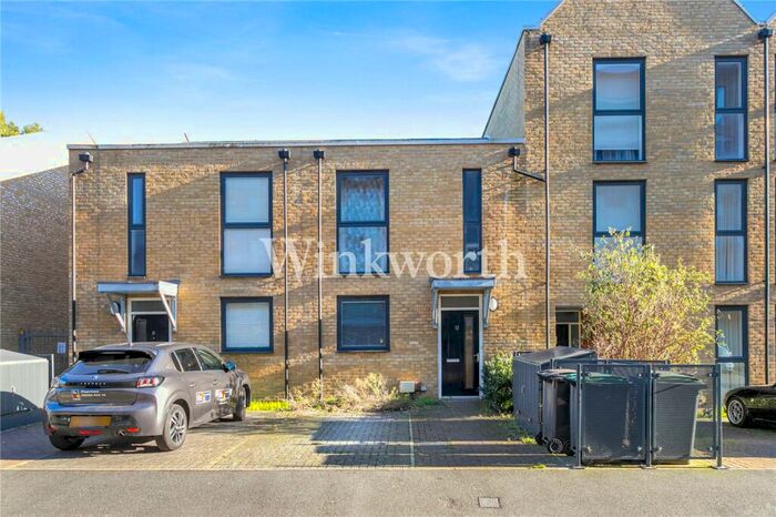 3 Bedroom Terraced House To Rent In Bathurst Square, London, N15
