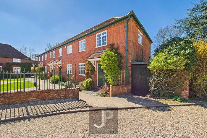 3 Bedroom Mews For Sale In Coxtie Green Road, Pilgrims Hatch, Brentwood, CM14