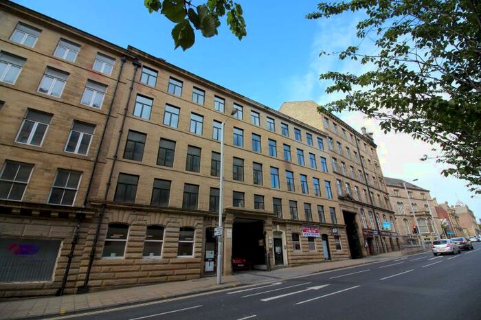Studio To Rent In Hennymoor House, - Manor Row, Bradford, BD1