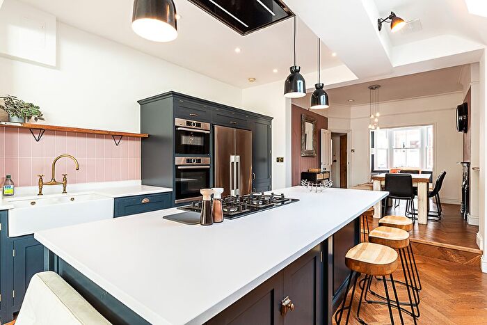 4 Bedroom Town House To Rent In Kinsale Road, London, SE15