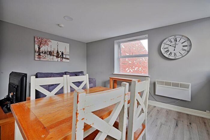2 Bedroom Apartment To Rent In Flat B, Furnace Hill, Sheffield, S3