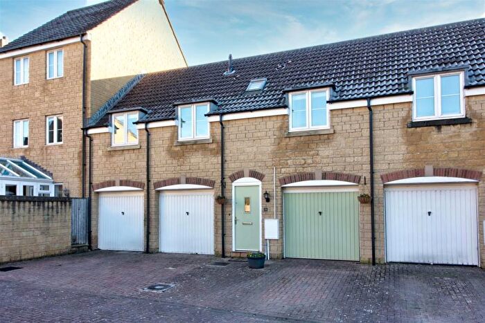 1 Bedroom Flat To Rent In Avenue De Gien, SN16