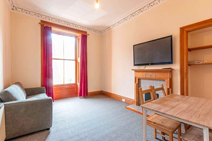 2 Bedroom Flat To Rent In L Oxford Street, Edinburgh, EH8