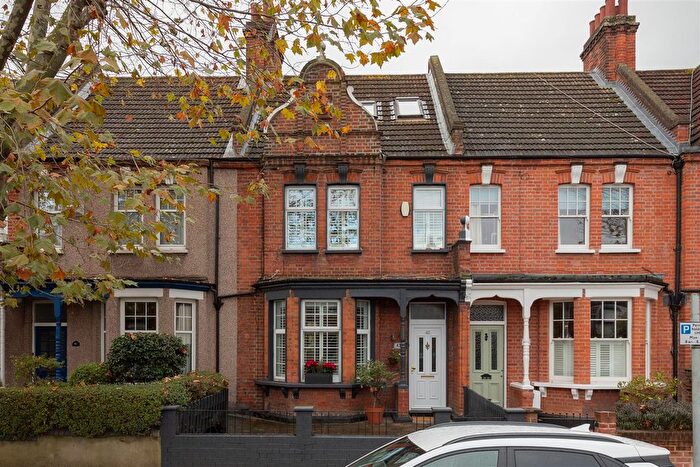 4 Bedroom Terraced House For Sale In Pretoria Avenue, Walthamstow, E17