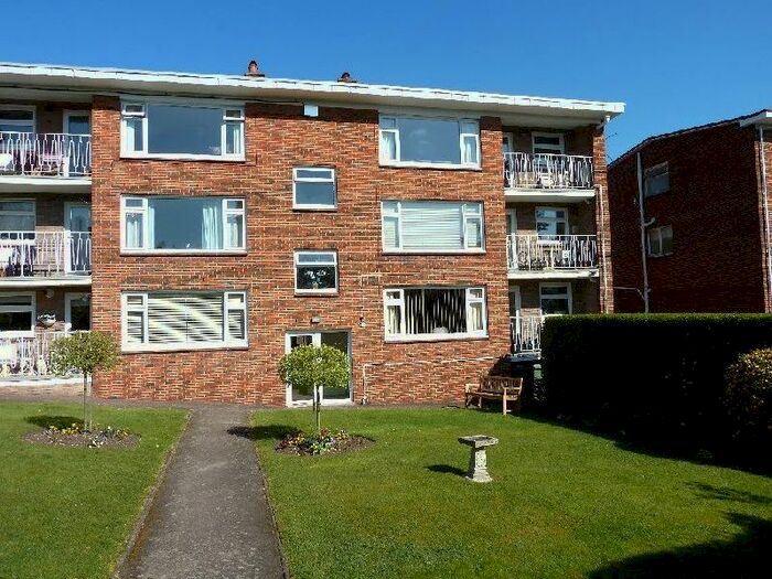 2 Bedroom Flat To Rent In Rothamsted Avenue, Harpenden, AL5