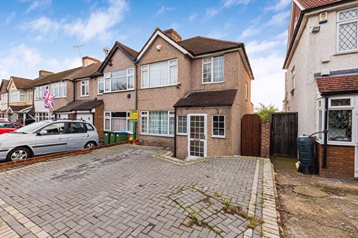 3 Bedroom End Terrace House For Sale In Park Mead, Sidcup, DA15