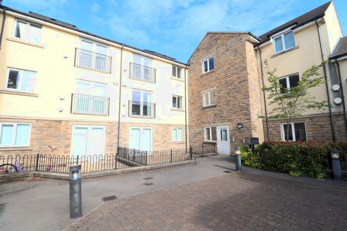 2 Bedroom Flat To Rent In Station Square, Pudsey, Leeds, LS28