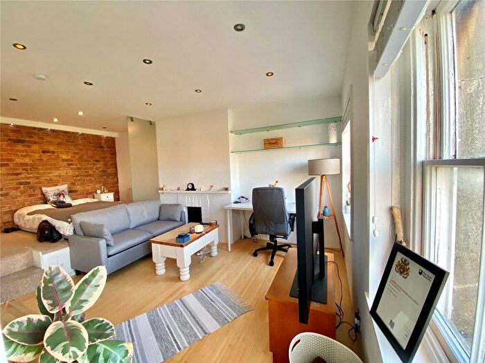 Studio To Rent In Lansdown Crescent, Cheltenham, GL50
