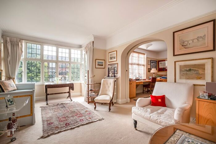 2 Bedroom Flat For Sale In Friars Lane, Richmond, TW9
