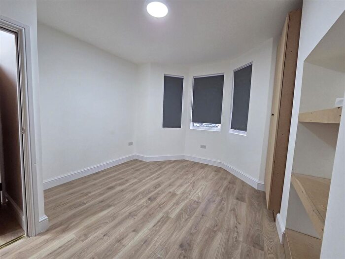 2 Bedroom Flat To Rent In Heverham Road, Plumstead, SE18