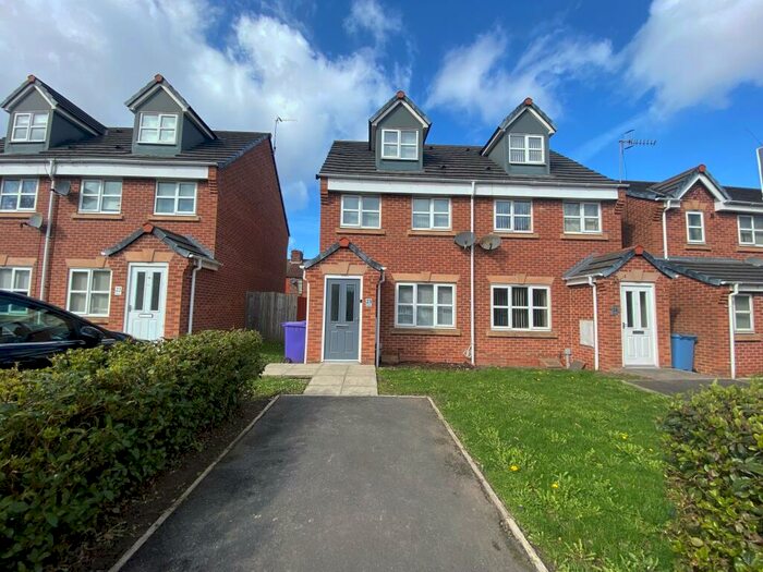 3 Bedroom House To Rent In Mystery Close, L15