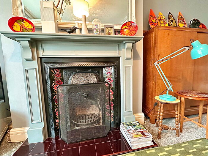 3 Bedroom Terraced House For Sale In Holly Road, Abington, NN1