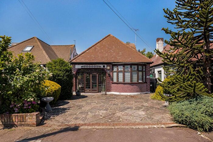 2 Bedroom Detached House For Sale In Marlborough Drive, Ilford, IG5