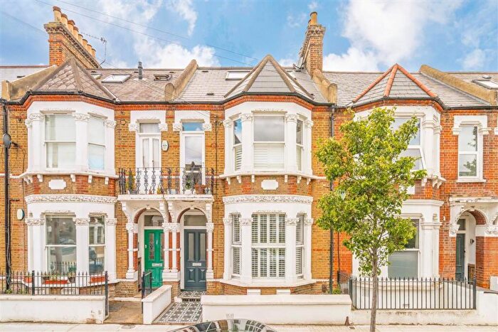 2 Bedroom Flat For Sale In Forthbridge Road, Battersea, SW11