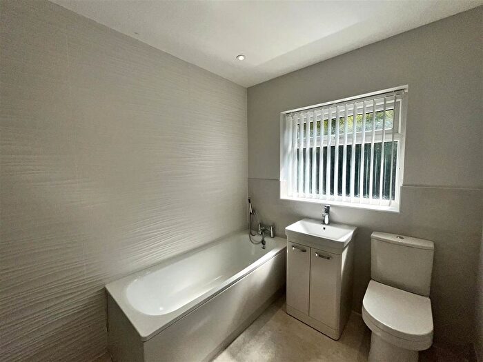 2 Bedroom Detached Bungalow To Rent In Laburnum Avenue, Stalybridge, SK15