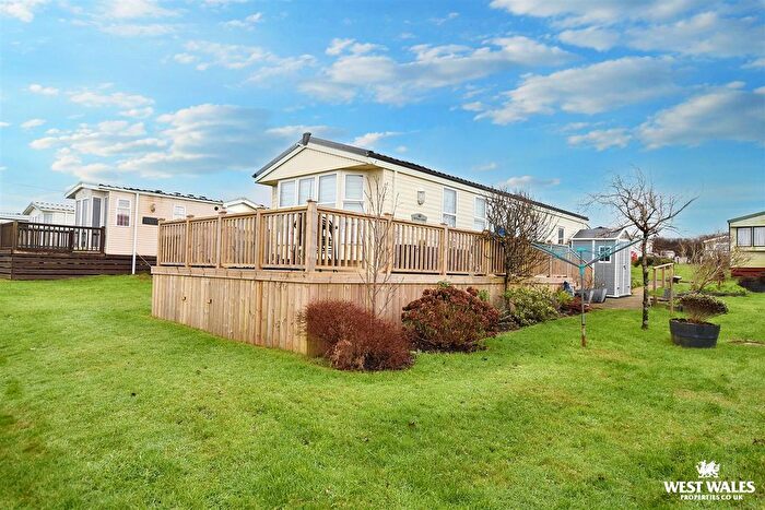 2 Bedroom Mobile/park Home For Sale In Park Hall Caravan Site, Pen Y Cwm, Haverfordwest, SA62