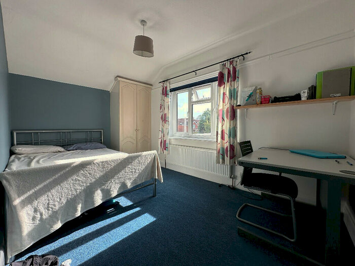 5 Bedroom Semi-Detached House To Rent In Addington Road, Reading, Berkshire, RG1