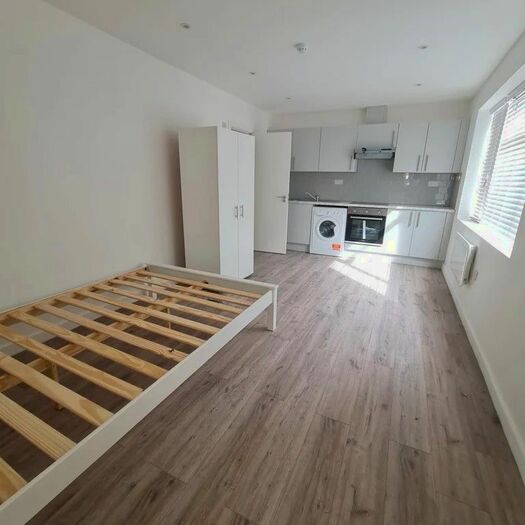 7 Bedroom Flat To Rent In Queen Annes Gardens, Mitcham, Surrey, CR4