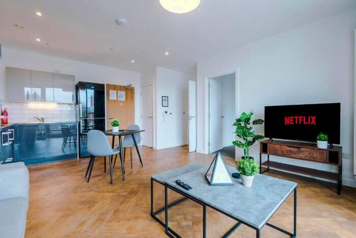 2 Bedroom Flat To Rent In Oldham Road, Manchester, M4