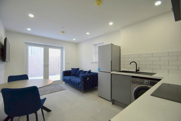 1 Bedroom Flat To Rent In North Road, Cardiff, CF10