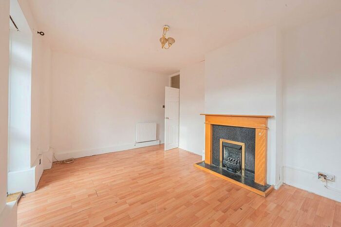 3 Bedroom Flat To Rent In George Lane, Hither Green, London, SE13