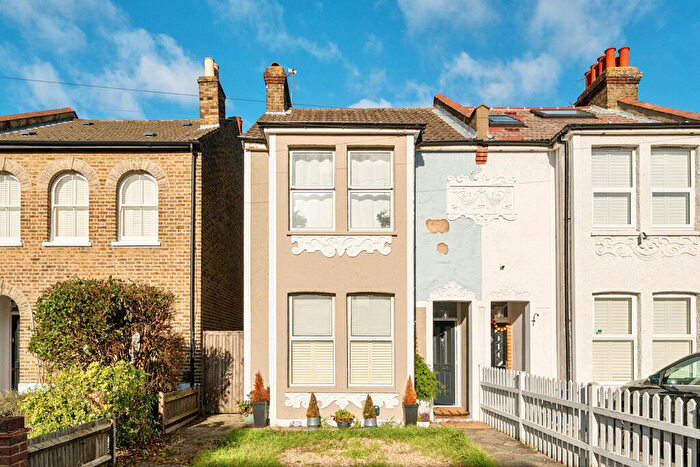3 Bedroom End Of Terrace House For Sale In Pope Road, Bromley, BR2