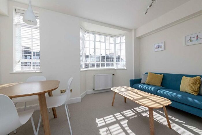 1 Bedroom Flat To Rent In Chelsea Cloisters, Sloane Avenue, London, SW3