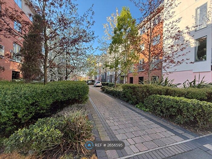 2 Bedroom Flat To Rent In Worsdell Drive, Gateshead, NE8