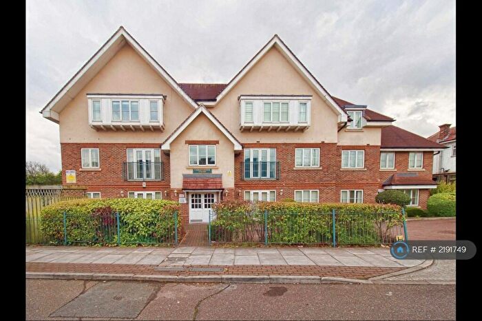 2 Bedroom Flat To Rent In Christopher Court, London, NW4