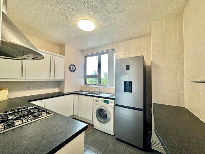 2 Bedroom Apartment To Rent In Auburn Mansions, Poole, BH12