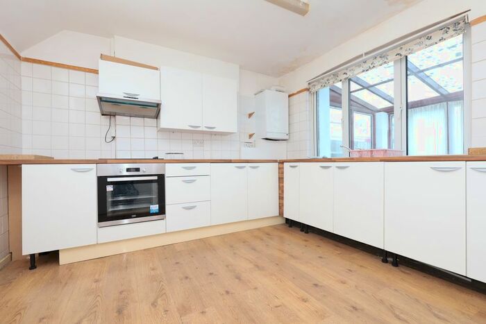 3 Bedroom Semi-Detached House To Rent In White Hart Lane, London, N17