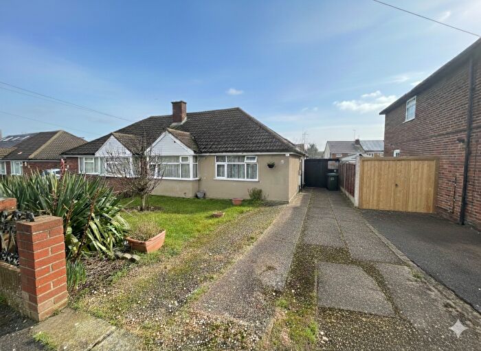 2 Bedroom Semi-Detached Bungalow For Sale In Staveley Road, Luton, Bedfordshire, LU4