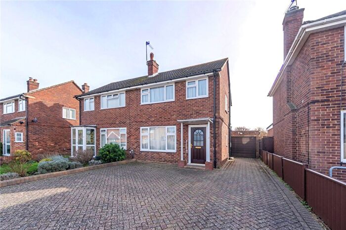 3 Bedroom Semi Detached House For Sale In Bluefield Close, Hampton, TW12