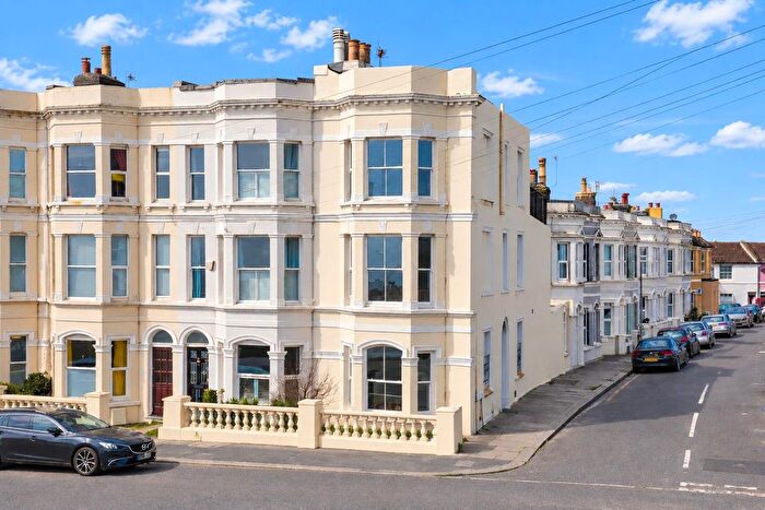 4 Bedroom End Of Terrace House For Sale In Priory Road, Hastings, TN34