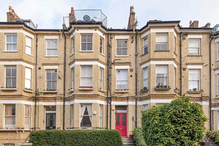1 Bedroom Flat To Rent In Crossfield Road, Belsize Park, London, NW3