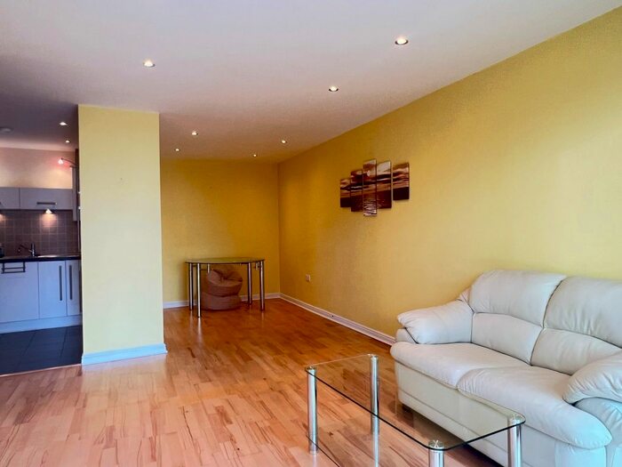 2 Bedroom Flat To Rent In Blenheim Centre, Hounslow, TW3
