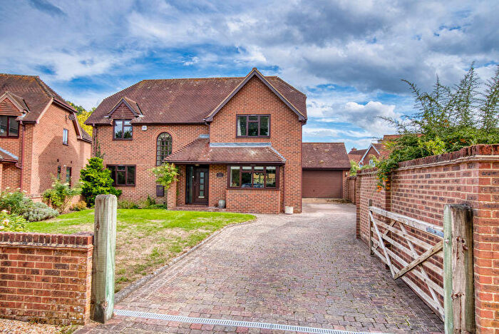 4 Bedroom Detached House For Sale In Botley Road, Burridge, SO31