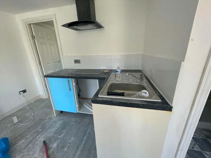 1 Bedroom Flat To Rent In Green Lane, Sunbury-On-Thames, TW16